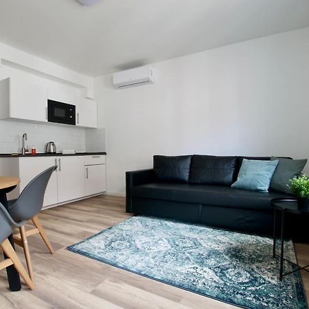 בודפשט Standard Apartment By Hi5 - Dessewffy 37 Suites מראה חיצוני תמונה
