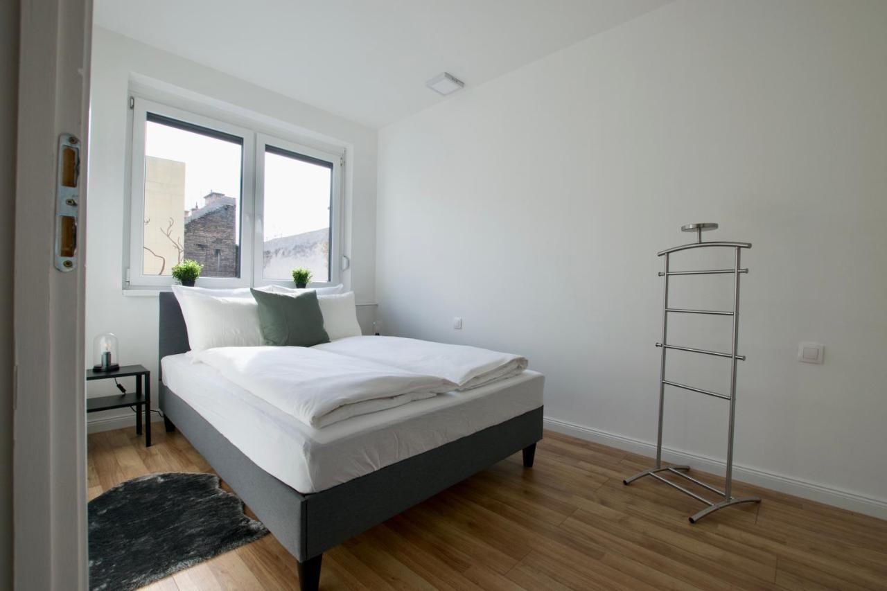 בודפשט Standard Apartment By Hi5 - Dessewffy 37 Suites מראה חיצוני תמונה