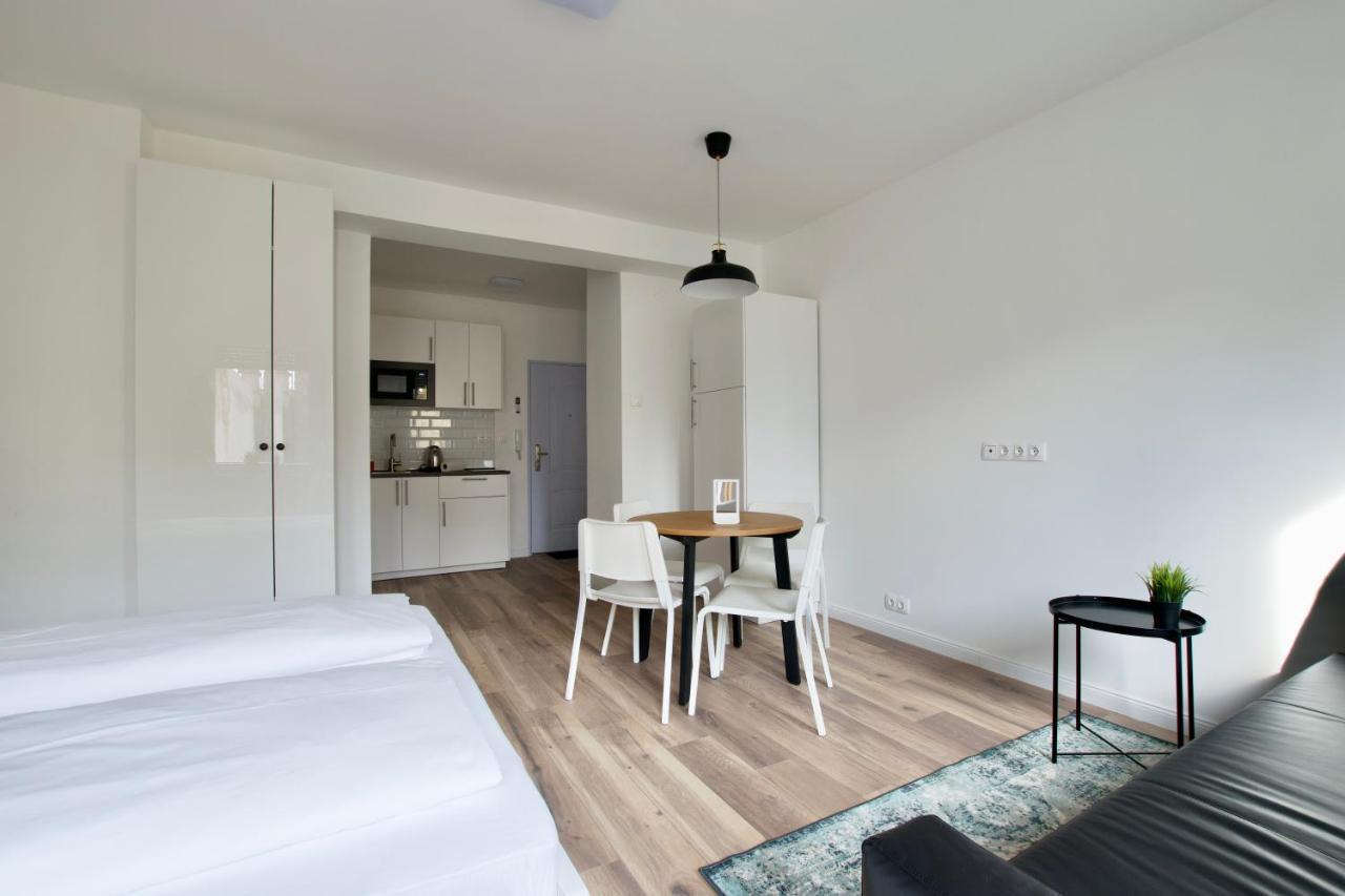 בודפשט Standard Apartment By Hi5 - Dessewffy 37 Suites מראה חיצוני תמונה