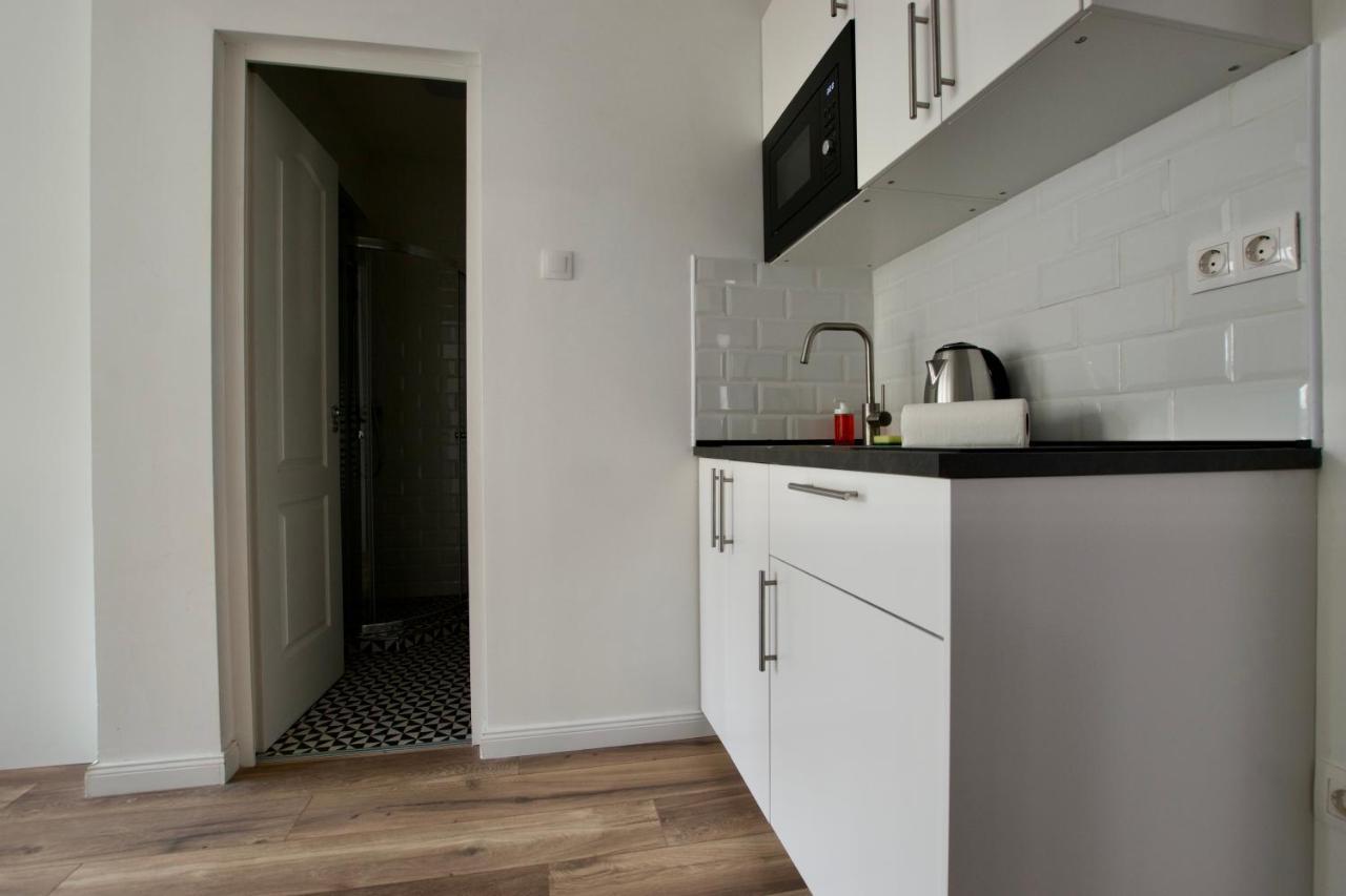 בודפשט Standard Apartment By Hi5 - Dessewffy 37 Suites מראה חיצוני תמונה