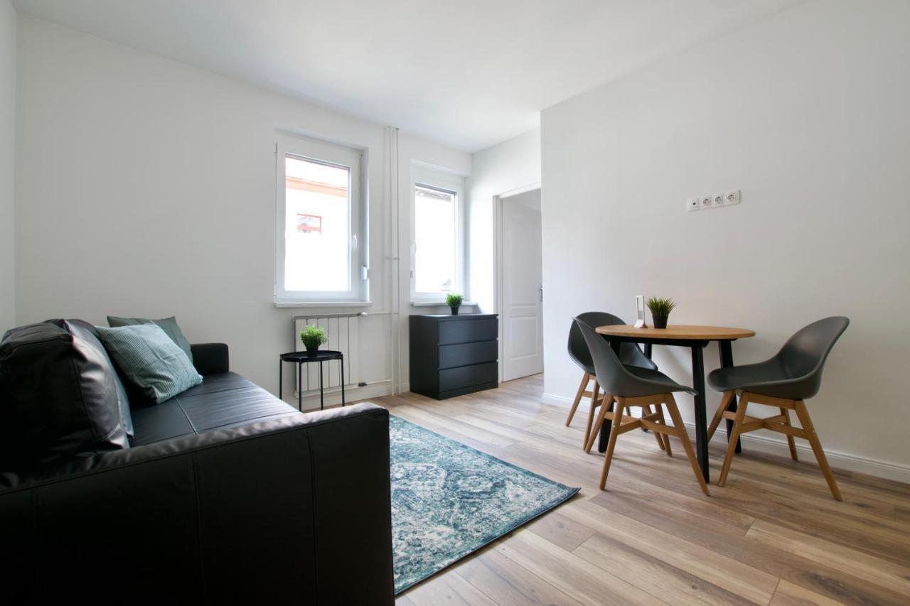 בודפשט Standard Apartment By Hi5 - Dessewffy 37 Suites מראה חיצוני תמונה